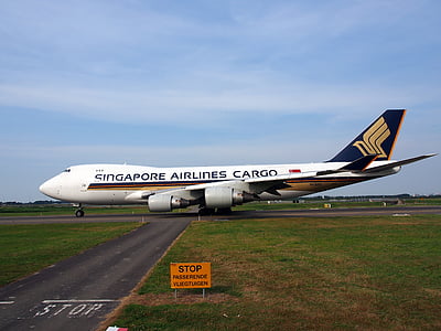 white Singapore Airlines Cargo airplane under blue sky thumbnail