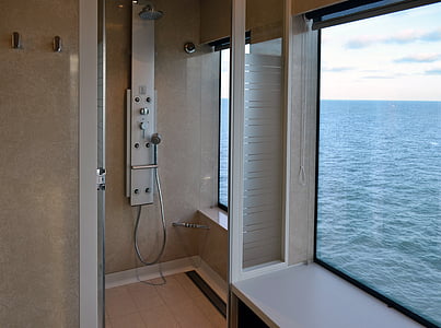 empty shower room thumbnail