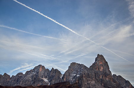 chemtrails above mountain range thumbnail