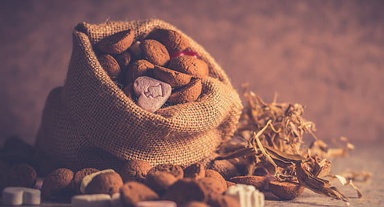 focal focus photography of bag of shaped cookies thumbnail