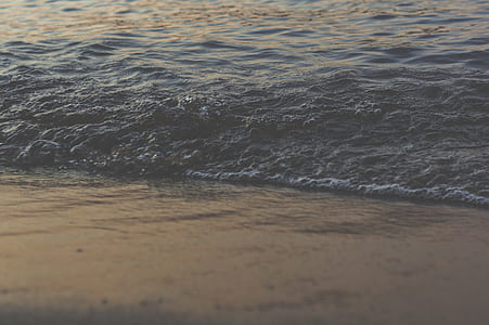 shallow focus photography of ocean wave thumbnail
