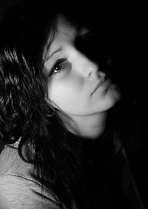 photo of portrait woman thumbnail