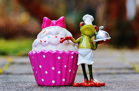 selective photo of frog beside pink cupcake thumbnail