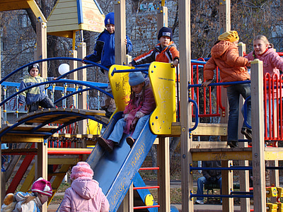 toddlers playing thumbnail