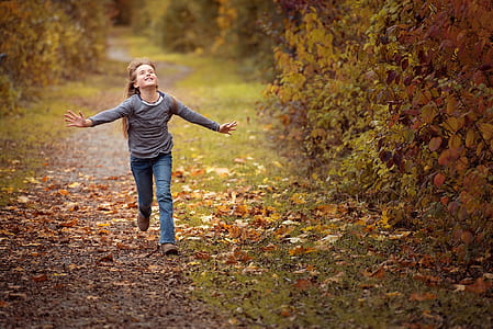 girl wearing long-sleeved shirt running thumbnail