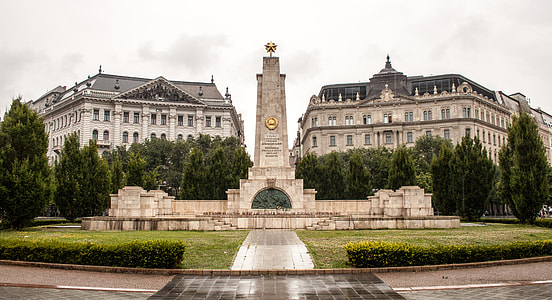 Monument to the Soviet heroes in Budapest, Hungary thumbnail