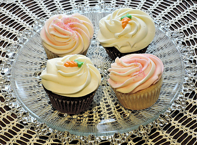 plate of four cupcakes thumbnail