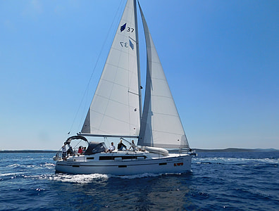 Bavaria 37 Cruiser, Sailing Boat thumbnail