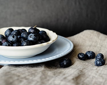 blackberries on bowl thumbnail