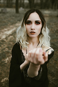 shallow focus photography of woman thumbnail
