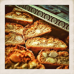close-up photo of baked bread thumbnail
