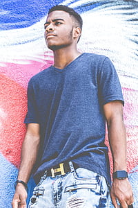man wearing black V-neck t-shirt thumbnail