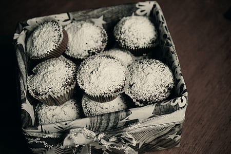 cupcakes in box thumbnail