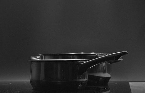 close-up photo of black cooking pan thumbnail