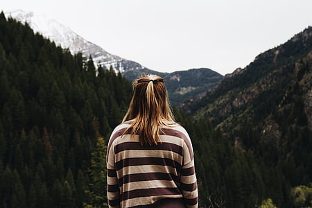 woman facing the moutains thumbnail
