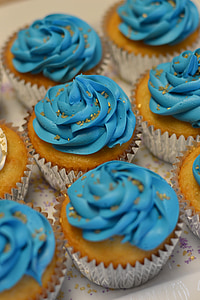 shift-tilt photography of cupcakes with blue icings thumbnail