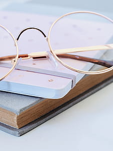 Round Gold Coloured Eyeglasses thumbnail