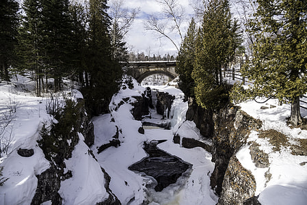 Scenery on the Temperance River flowing towards the bridge at Temperance River State Park, Minnesota thumbnail