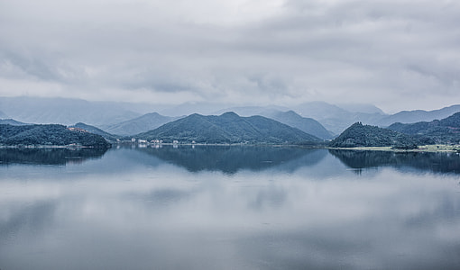 photo of body of water with islands thumbnail
