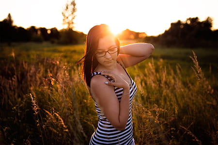 woman in grass field posing thumbnail