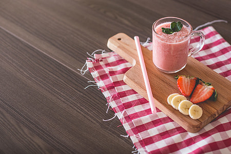 Fresh Strawberries & Bananas Smoothie thumbnail