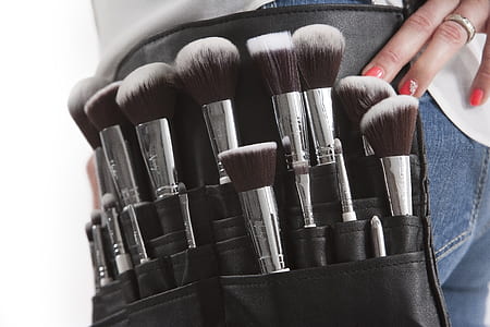 black makeup brush set in bag thumbnail