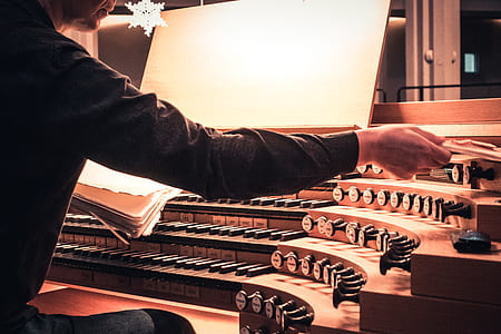 person playing Hammond organ thumbnail