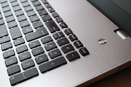 close-up photography of laptop computer thumbnail