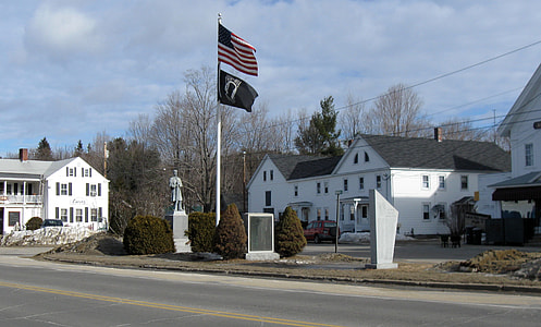 Monument Square in the center of Alton in New Hampshire thumbnail