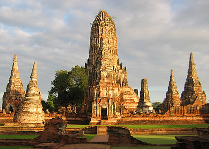 The ruins of Wat Chaiwatthanaram in Ayutthaya, Thailand thumbnail