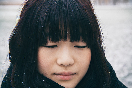 Cute girl in snow thumbnail