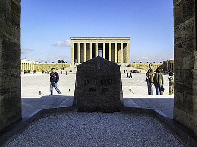 Tomb of İsmet İnönü in Ankara, Turkey thumbnail
