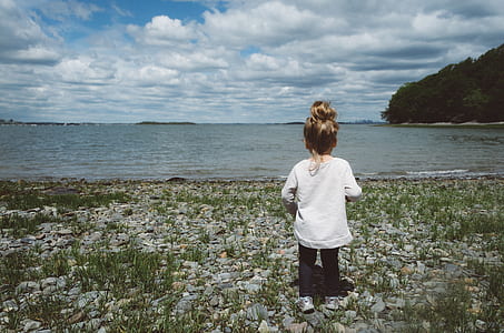 rule of thirds photography of girl thumbnail