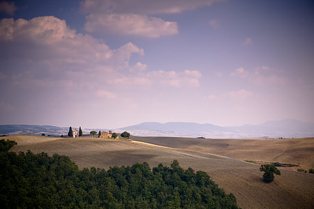 Purple skies over Tuscany thumbnail
