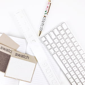 white and brown click pen thumbnail