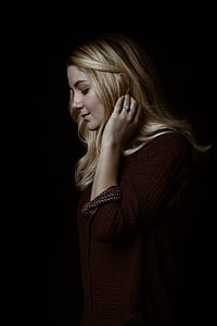 woman wearing red 3/4-sleeved top thumbnail