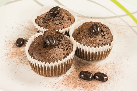 three chocolate cupcakes thumbnail