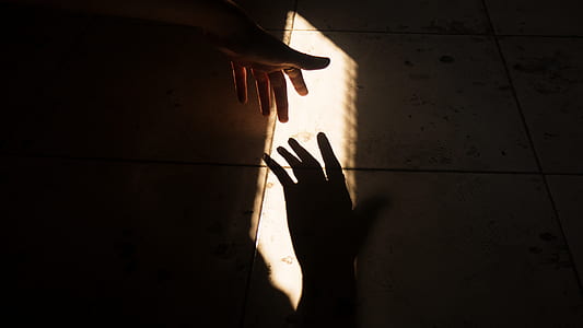 person's left hand thumbnail