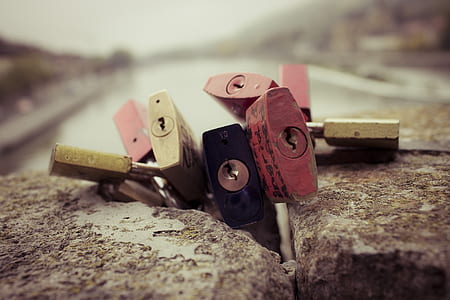 brown and red padlocks thumbnail