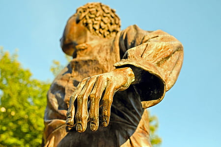 close-up photo of man statue thumbnail