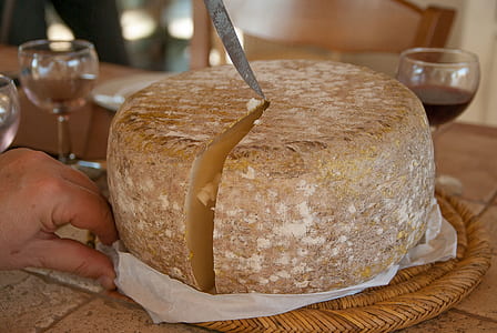 person slicing cake thumbnail