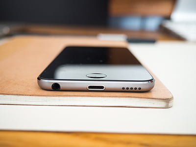 black iPad touch thumbnail