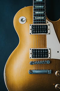 shallow focus photography of brown electronic guitar thumbnail