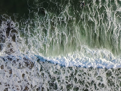 body of water waves thumbnail