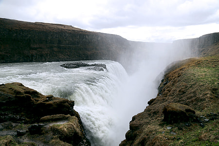landscape photograph of waterfall thumbnail