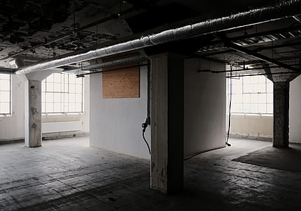 photo of empty room thumbnail