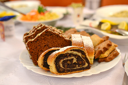 Christmas Cakes, Poppy Seed Cake thumbnail