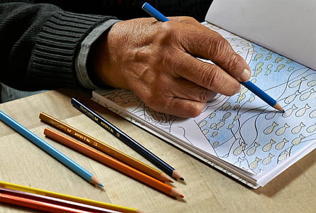 man coloring underwater drawing thumbnail