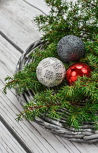 three baubles on basket thumbnail