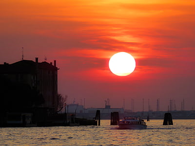 boat under sunset thumbnail